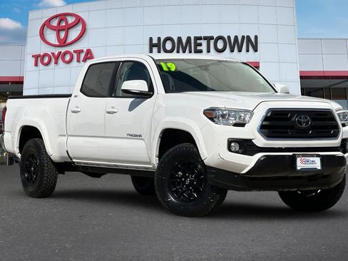 Used 2019 Toyota Tacoma SR5 image 2