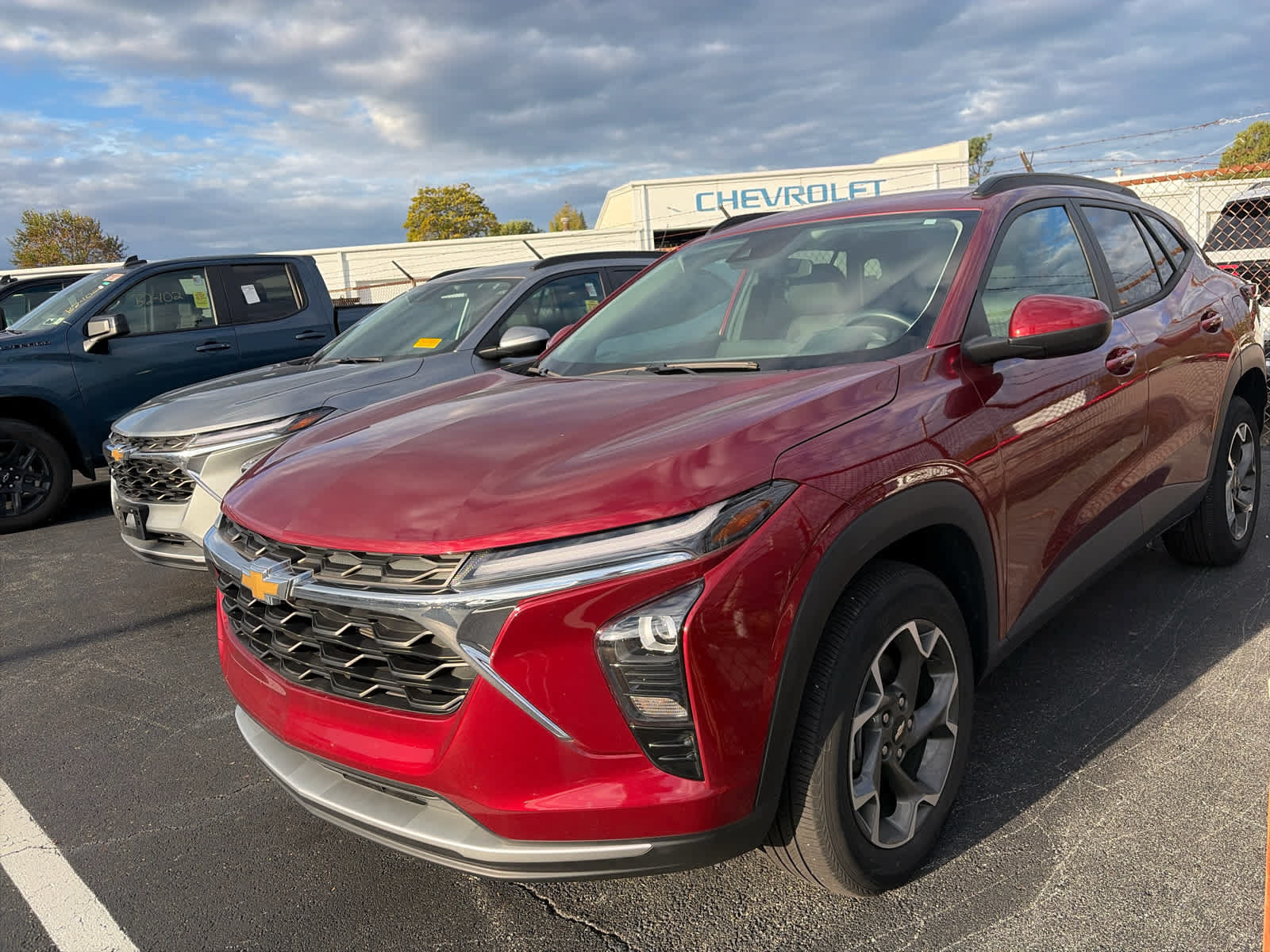 Used 2024 Chevrolet Trax LT w/ Driver Confidence Package FWD image 1