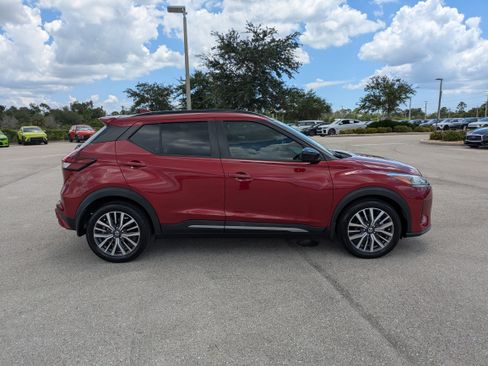 Used 2021 Nissan Kicks SR FWD image 3