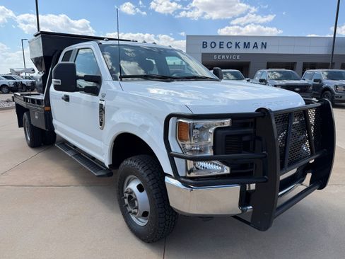 Used 2022 Ford F350 XL w/ Power Equipment Group AWD/4WD image 1