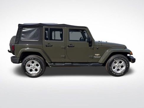 Used 2015 Jeep Wrangler Unlimited Sahara w/ Connectivity Group AWD/4WD image 8