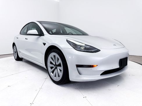 Used 2021 Tesla Model 3 Standard Range Plus image 11