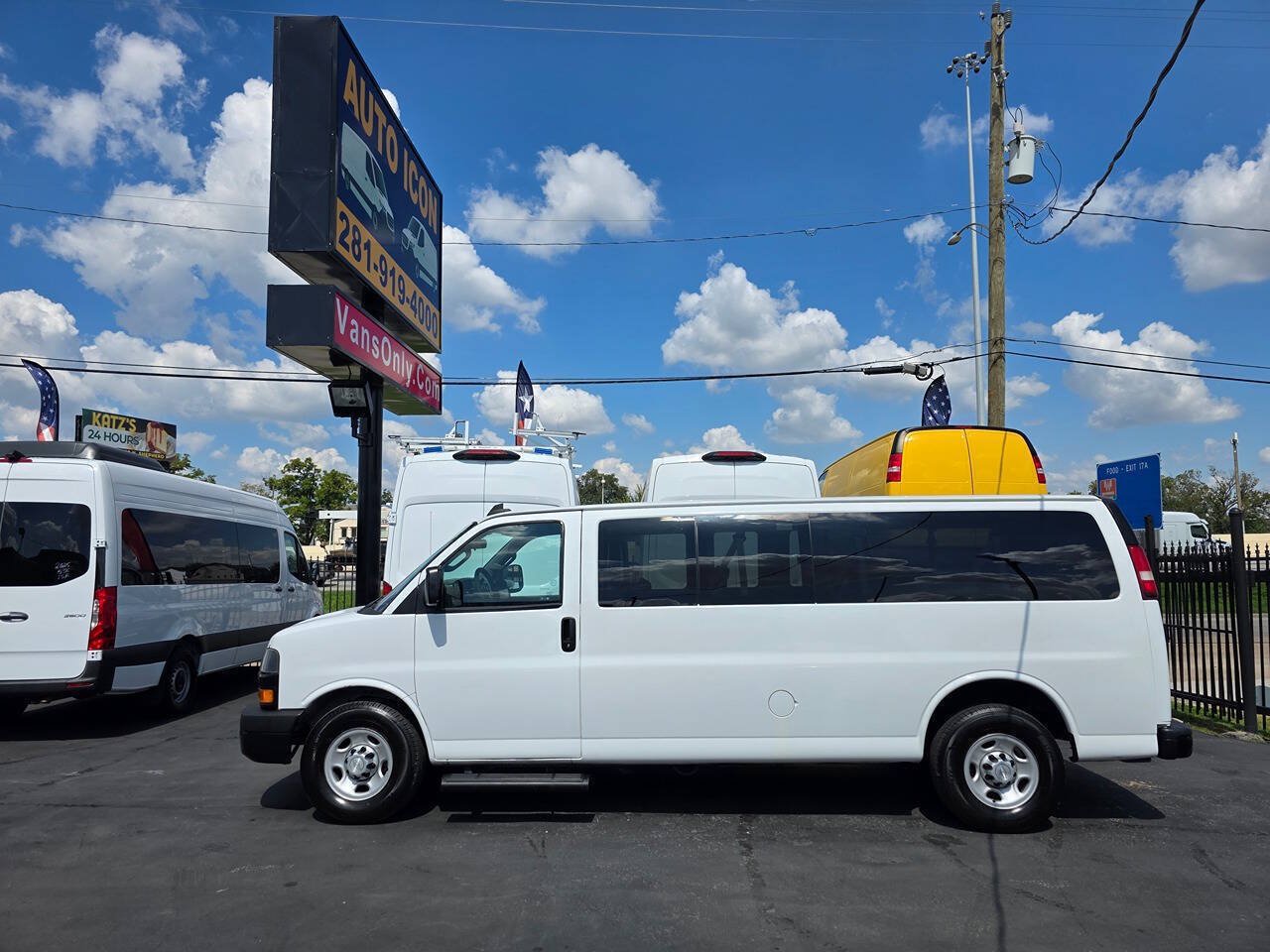 Used 2019 Chevrolet Express 3500 LS RWD image 4