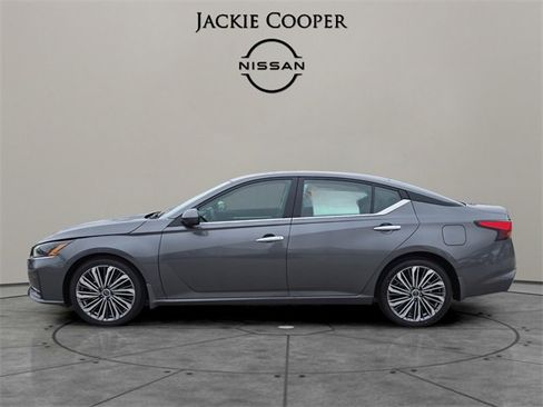 New 2025 Nissan Altima 2.5 SL image 2