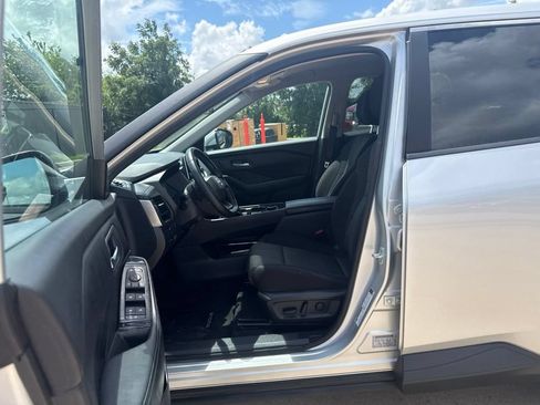 Certified 2025 Nissan Rogue SV AWD/4WD image 11