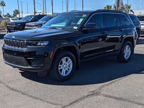 New 2025 Jeep Grand Cherokee Laredo w/ Luxury Tech Group I image 5