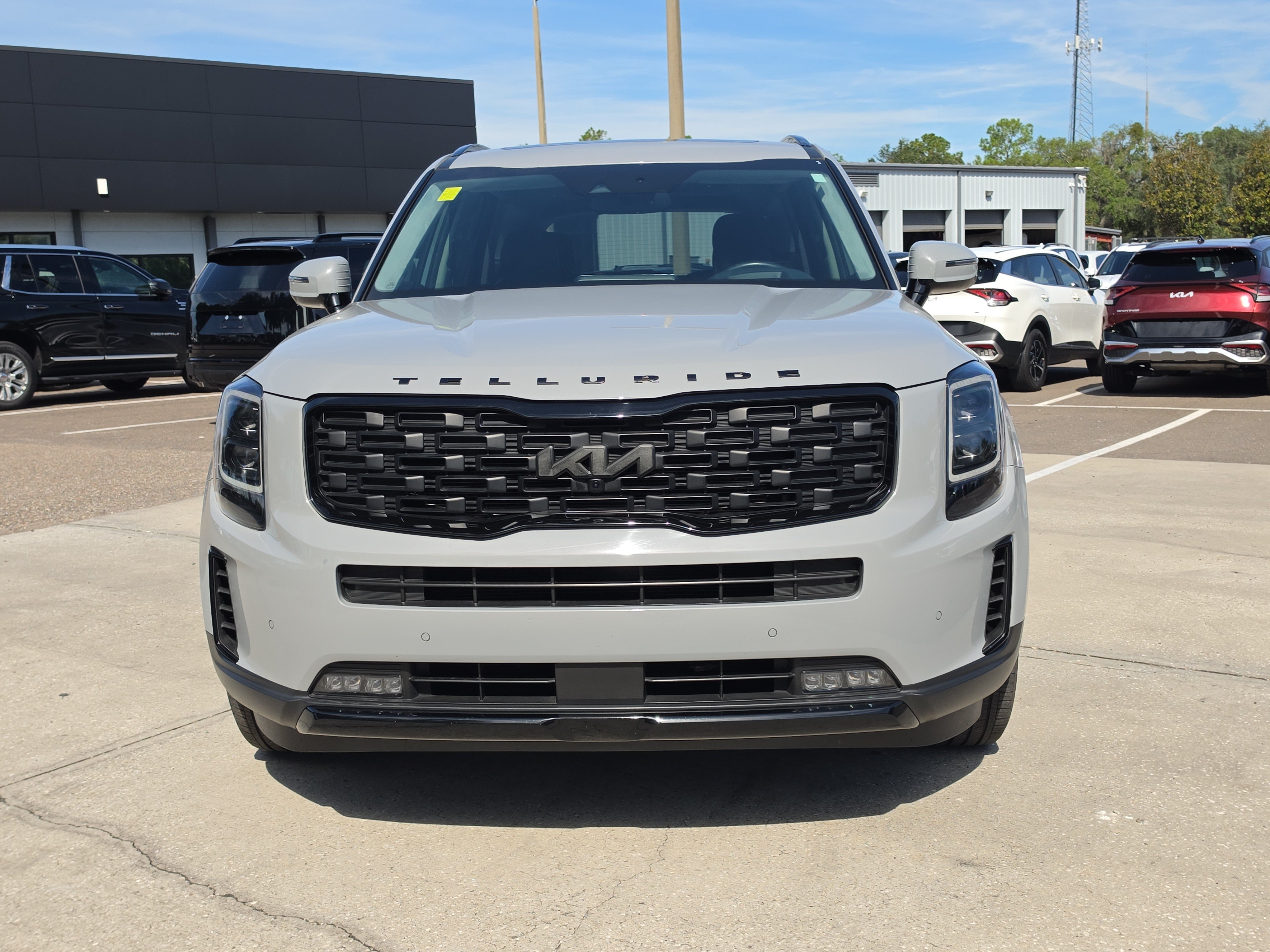 Certified 2022 Kia Telluride SX w/ SX Prestige Package AWD/4WD image 3