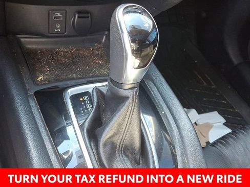 Used 2017 Nissan Rogue SV image 16