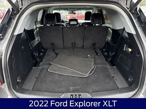 Used 2022 Ford Explorer XLT w/ XLT Sport Appearance Package AWD/4WD image 16