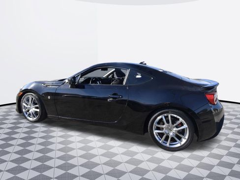 Used 2017 Toyota 86 image 6