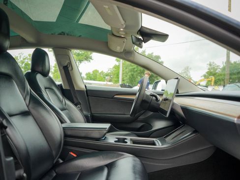 Used 2023 Tesla Model 3 Standard Range image 8