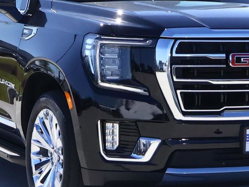 Used 2022 GMC Yukon SLT AWD/4WD image 8