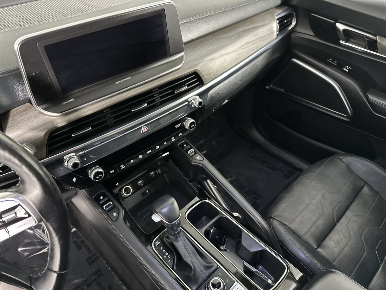 Certified 2022 Kia Telluride SX w/ SX Prestige Package AWD/4WD image 13