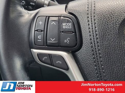 Used 2018 Toyota Highlander Plus FWD image 29