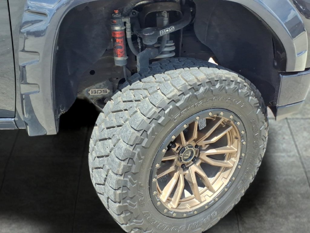 Used 2023 GMC Sierra 1500 AT4 w/ Technology Package AWD/4WD image 3