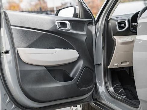 Used 2021 Hyundai Venue SEL w/ Premium Package image 33