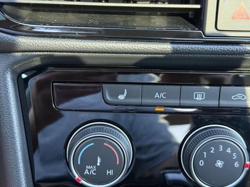 Certified 2023 Volkswagen Taos SE w/ Panoramic Sunroof Package AWD/4WD image 20