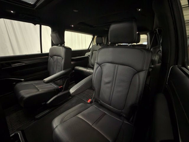 Used 2025 Jeep Wagoneer L Series III w/ Premium Group I AWD/4WD image 21