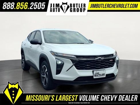 Used 2024 Chevrolet Trax RS w/ Sunroof Package FWD image 24