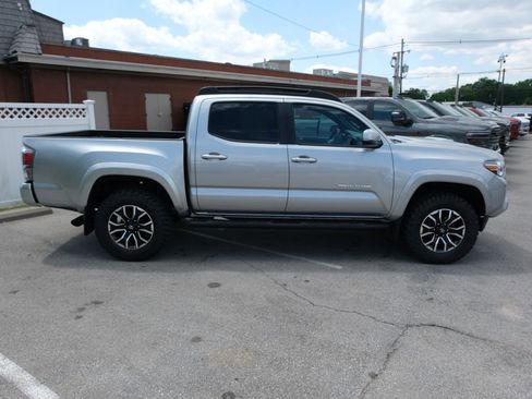 Used 2023 Toyota Tacoma TRD Sport AWD/4WD image 2