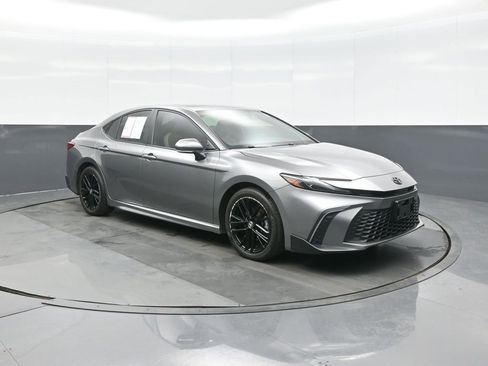 Certified 2025 Toyota Camry SE w/ Convenience Package image 1