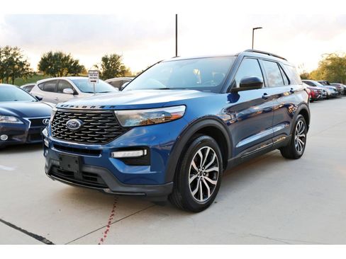 Used 2023 Ford Explorer ST-Line w/ Class IV Trailer Tow Package image 3