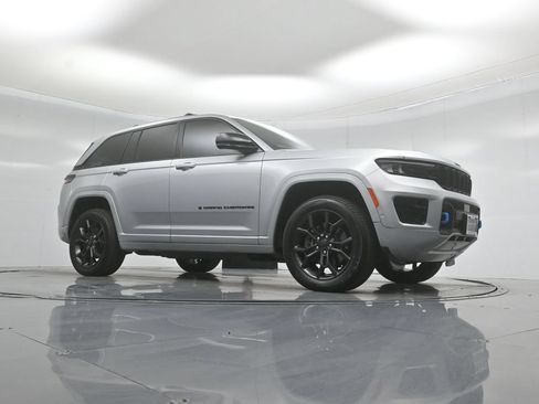 Used 2023 Jeep Grand Cherokee 30th Anniversary AWD/4WD image 4