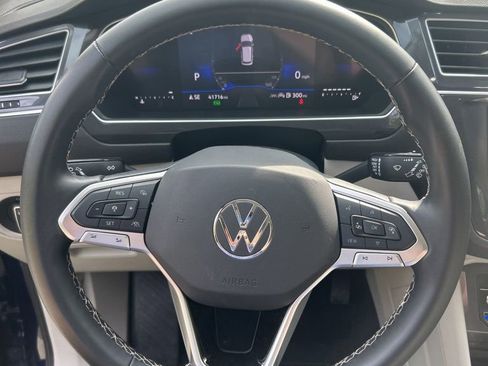 Used 2024 Volkswagen Tiguan SE image 10