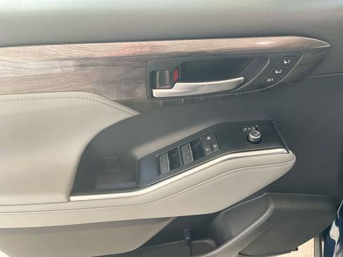 New 2026 Toyota Highlander Platinum image 14
