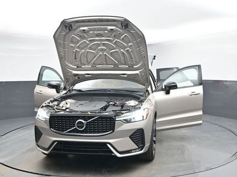 Used 2023 Volvo XC60 B5 Ultimate w/ Protection Package Premier image 47