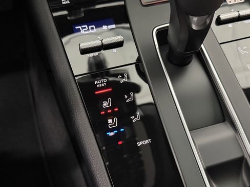 Certified 2026 Porsche Macan AWD/4WD image 36