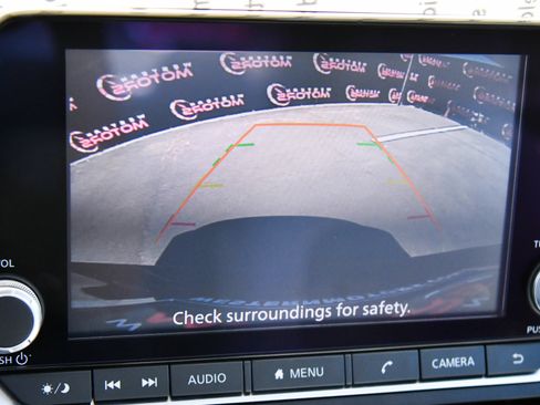 Used 2025 Nissan Altima 2.5 SV FWD image 18