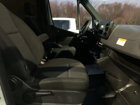 Used 2023 Mercedes-Benz Sprinter 2500 image 31