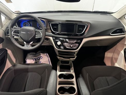 Used 2023 Chrysler Voyager LX image 29