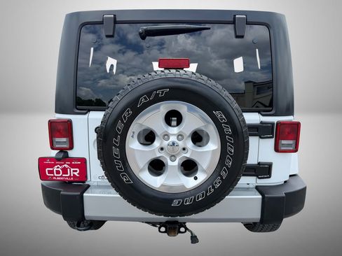 Used 2015 Jeep Wrangler Unlimited Sahara w/ Connectivity Group AWD/4WD image 8