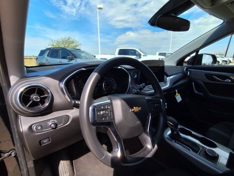 Used 2025 Chevrolet Blazer LT AWD/4WD image 10