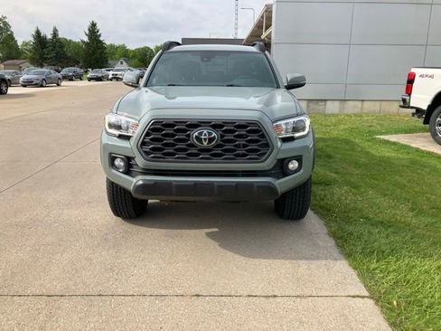 Used 2022 Toyota Tacoma TRD Off-Road w/ Black Out Package (TMS) AWD/4WD image 2