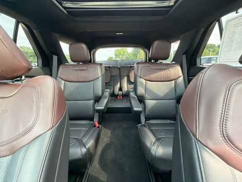 Used 2023 Ford Explorer Platinum w/ Technology Package AWD/4WD image 26