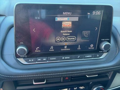 Used 2023 Nissan Rogue SV image 15