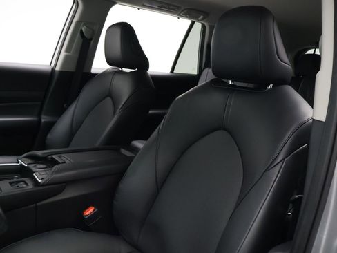 Certified 2025 Toyota Grand Highlander XLE image 13