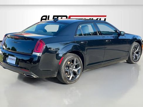 Used 2023 Chrysler 300 Touring w/ Sport Appearance Package RWD image 7
