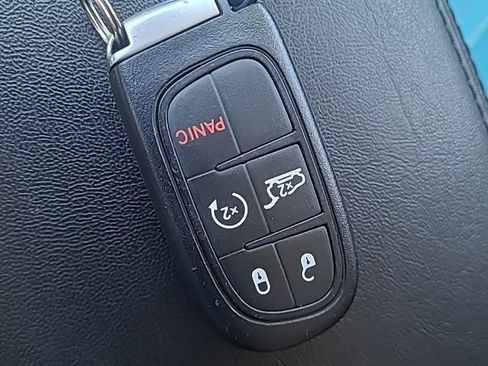 Used 2016 Jeep Cherokee Overland w/ Technology Group AWD/4WD image 28