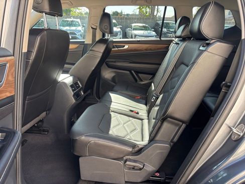 Used 2025 Volkswagen Atlas SE image 27