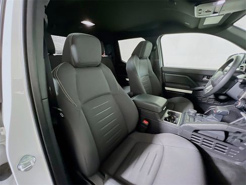 Used 2024 Toyota Tacoma TRD Off-Road image 25