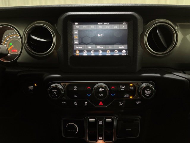 Used 2020 Jeep Wrangler Unlimited Sahara AWD/4WD image 18