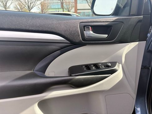 Used 2019 Toyota Highlander XLE image 35