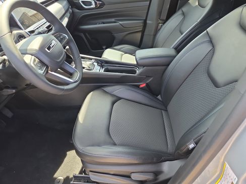 Used 2026 Jeep Compass Latitude image 5