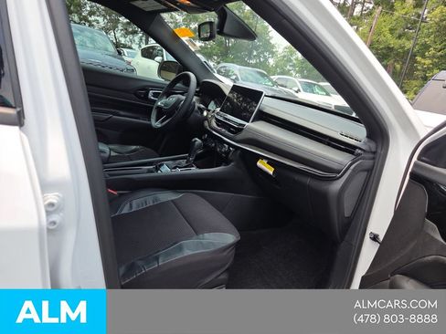 Used 2025 Jeep Compass Latitude w/ Altitude Special Edition AWD/4WD image 18