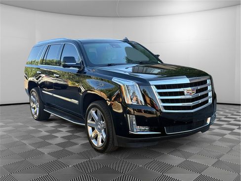 Used 2020 Cadillac Escalade Premium Luxury AWD/4WD image 7