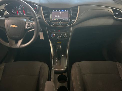 Used 2020 Chevrolet Trax LS FWD image 4